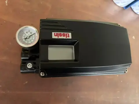 04 / Valve positioner with pressure gauge