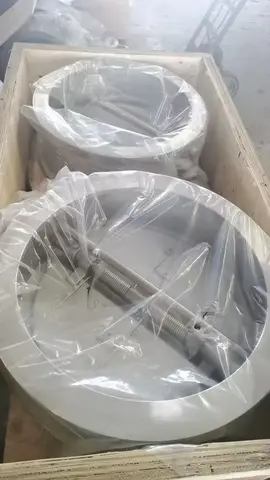 03 / Dual-plate check valves in crate