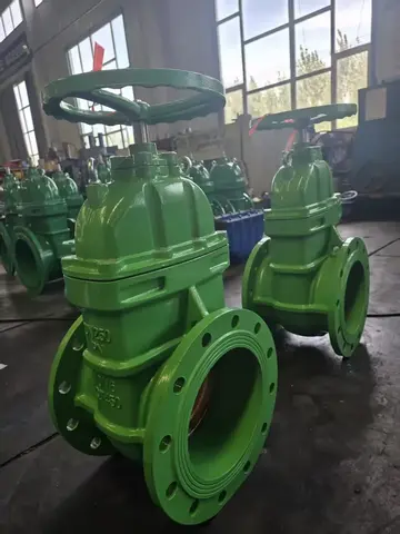 03 / Large flanged gate valves